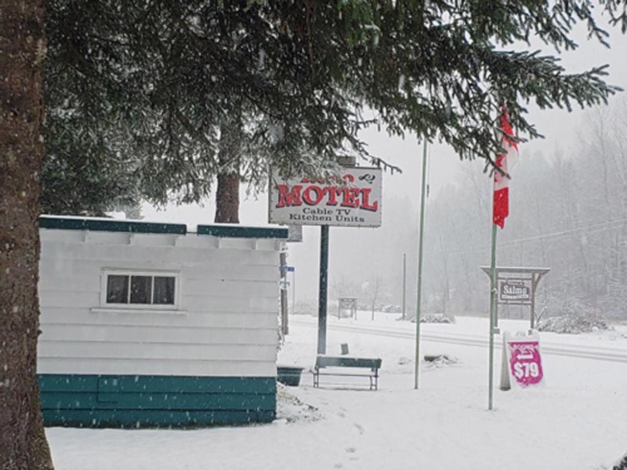 Reno Motel Salmo Eksteriør billede